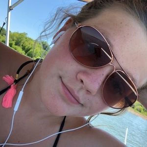 Meet your Posher, Olivia